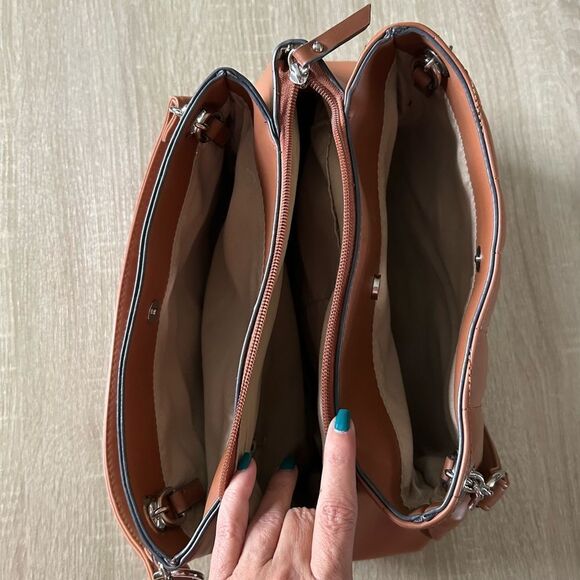 NWOT … JONES NEW YORK “Signature” Quilted Shoulder Bag - Picture 4 of 4